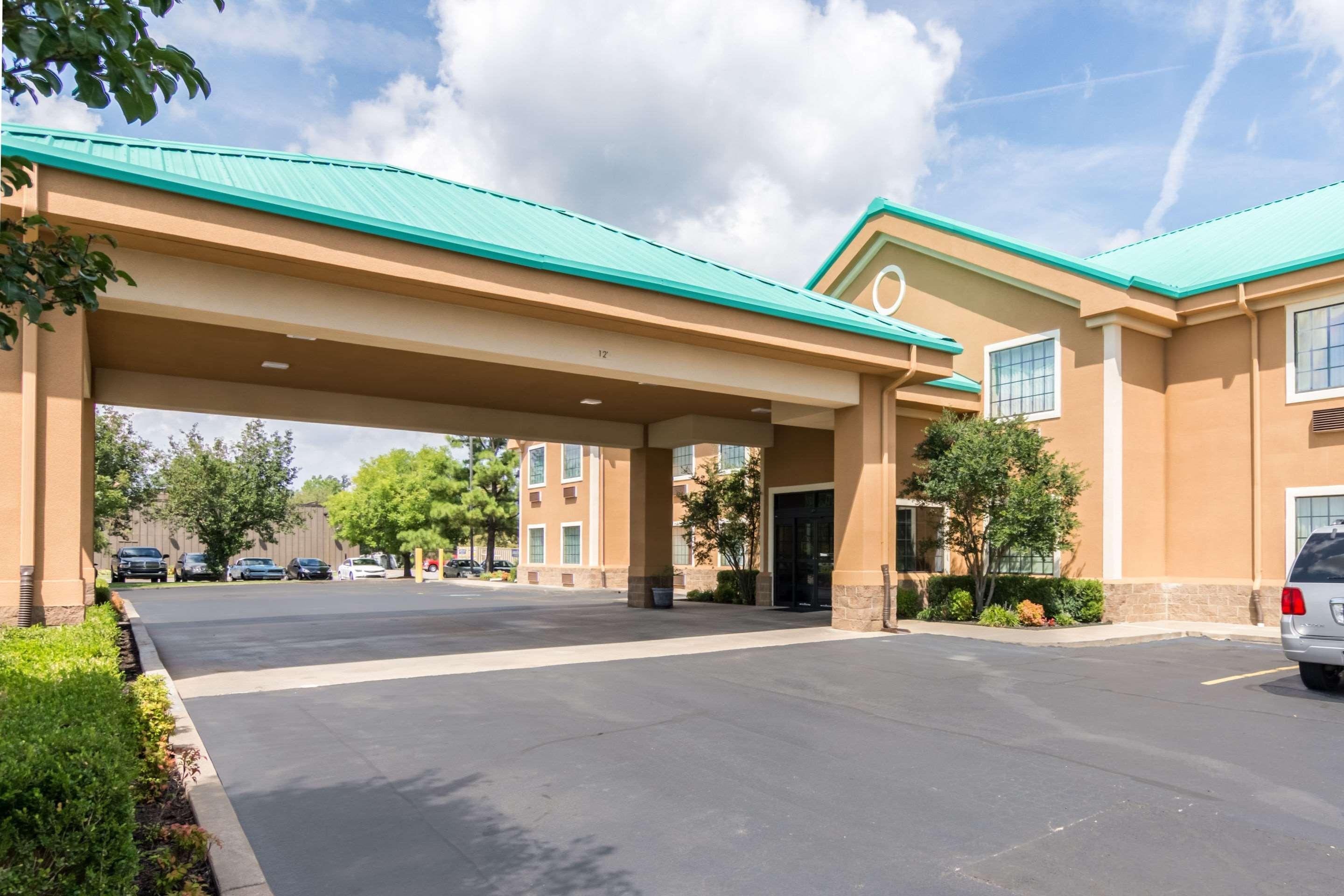 Quality Inn & Suites Alma - Fort Smith Northeast Exterior foto